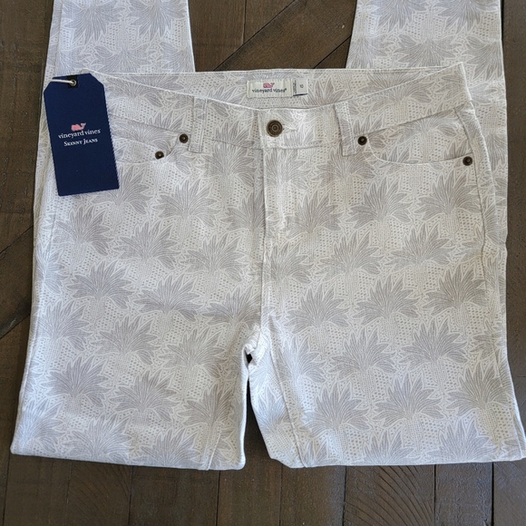 NWT Vineyard Vines Womens Flower Eyelet Printed Gray/White Denim Skinny Jeans - Picture 3 of 13